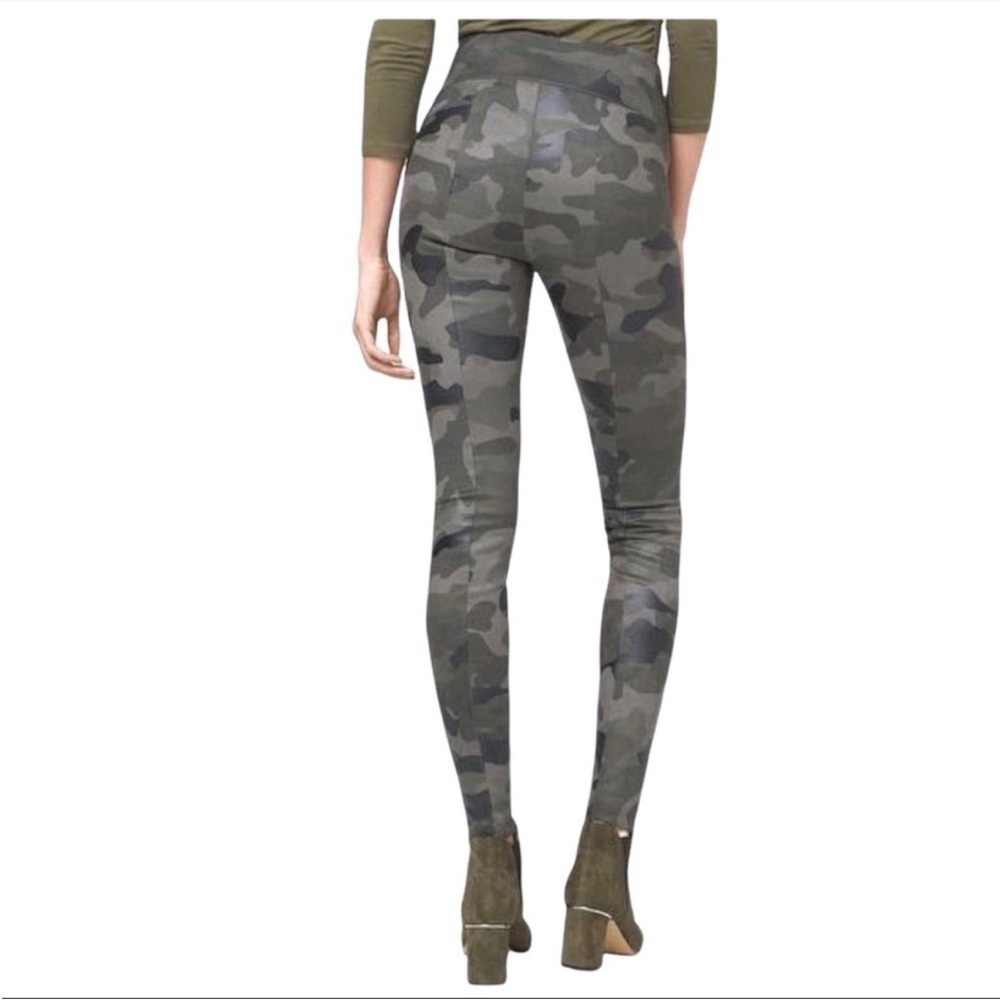 White house Black Market runway leggings camouflage foil mercury size 2P